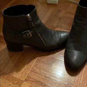 Gianvito Rossi grey leather ankle boot